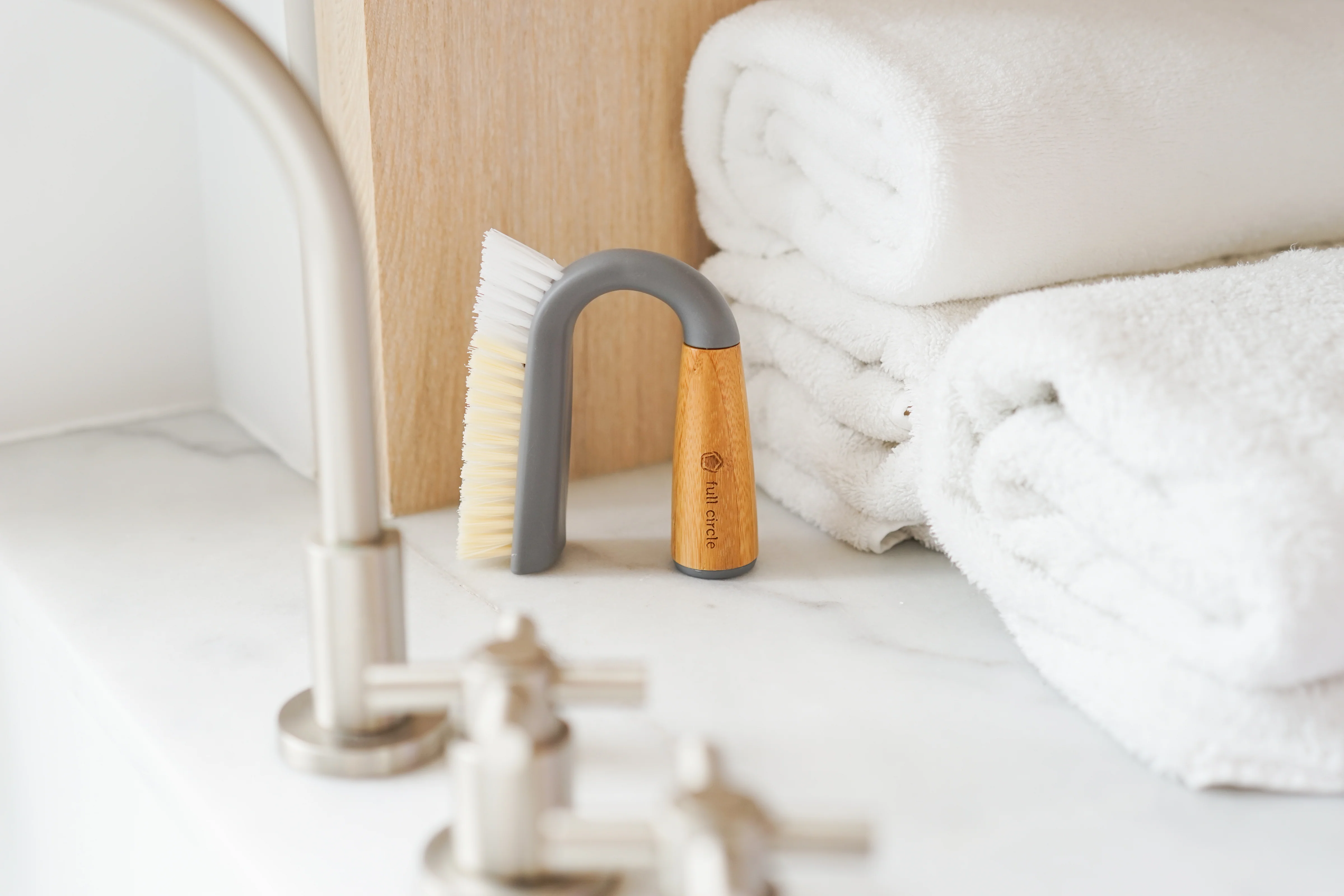 Grunge Buster - Brosse en U pour carrelage et joints - Image 3