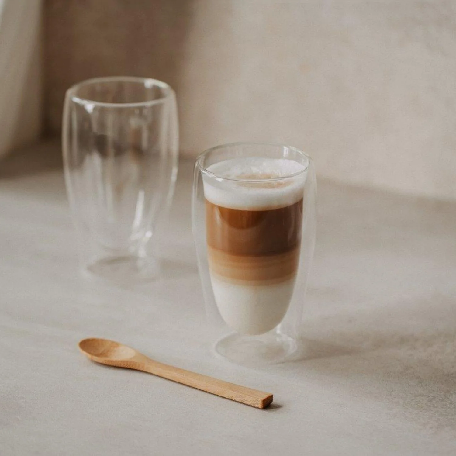Tasses double paroi avec cuillères en bambou – Lot de 3 - Image 6